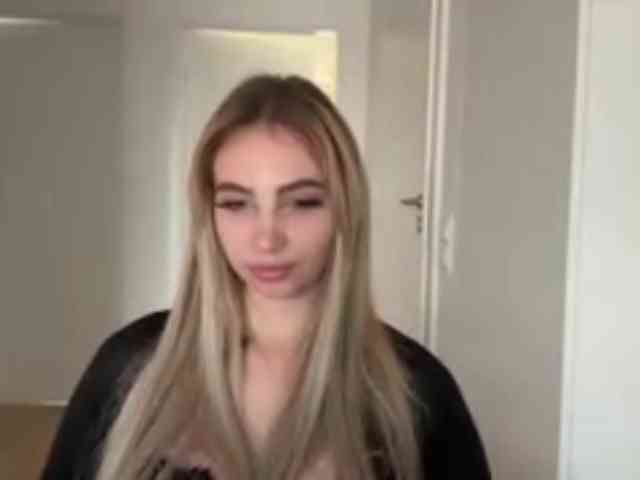 LilyHot webcam