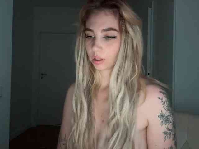 LilyHot webcam