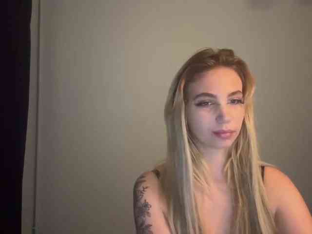 LilyHot webcam
