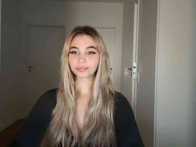 LilyHot webcam