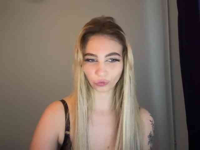 LilyHot webcam