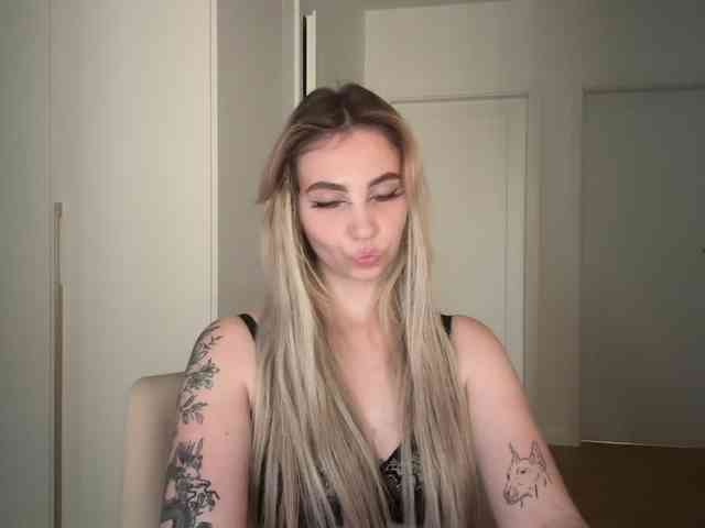 LilyHot webcam