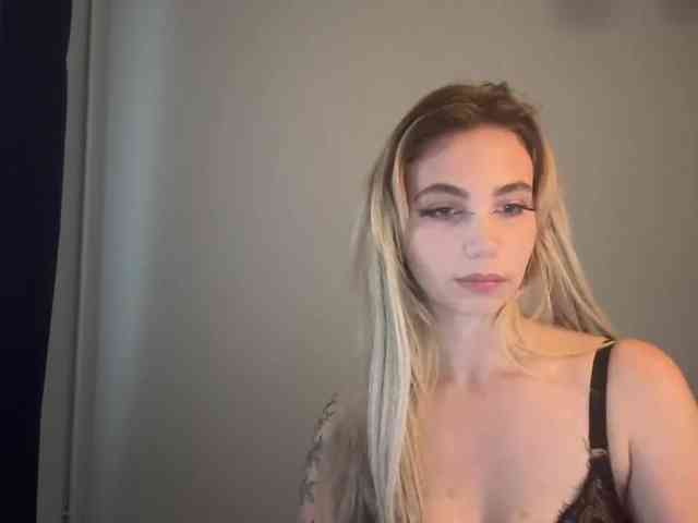 LilyHot webcam