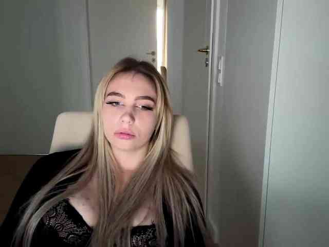 LilyHot webcam