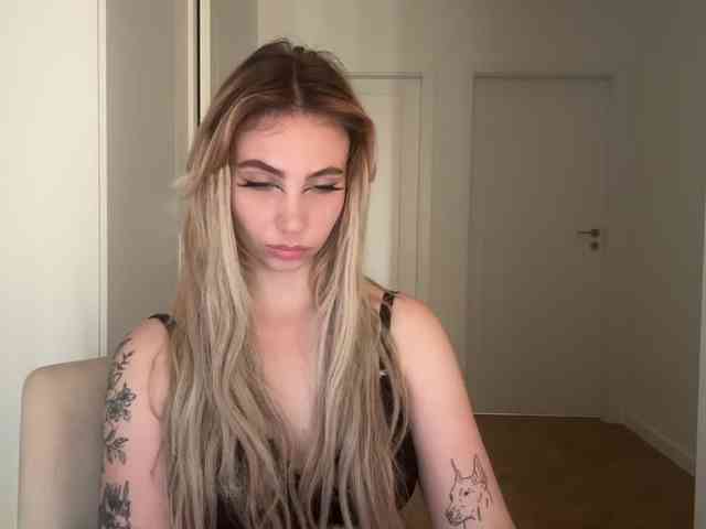 LilyHot webcam