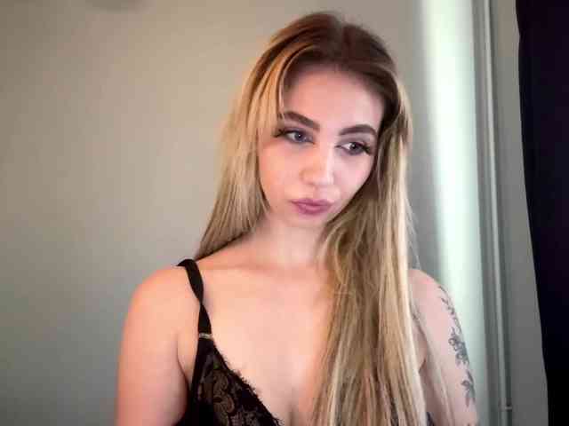 LilyHot webcam
