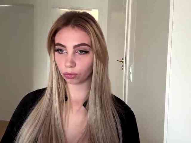 LilyHot webcam