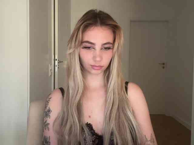LilyHot webcam
