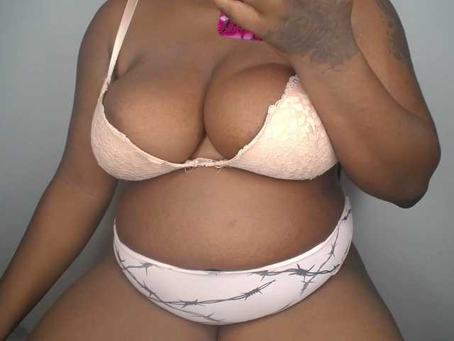 AssBosset's BongaCams show and profile