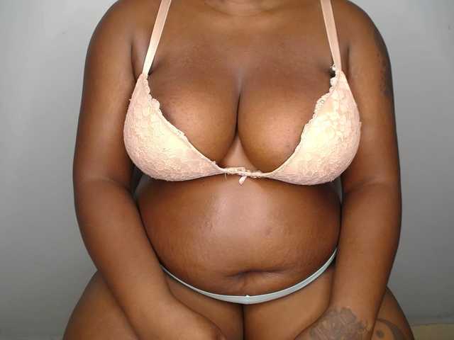 AssBosset's BongaCams show and profile