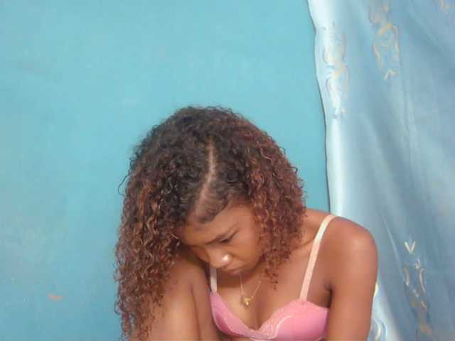Sylvia6 live cam on UnifiedCams