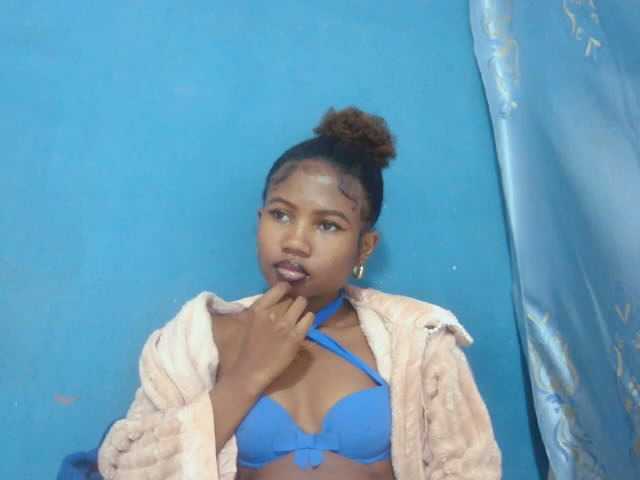 Sylvia6 live cam on UnifiedCams