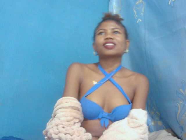 Sylvia6 live cam on UnifiedCams