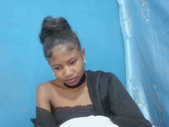 Sylvia6 live cam on UnifiedCams