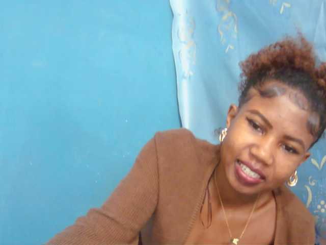 Sylvia6 live cam on UnifiedCams