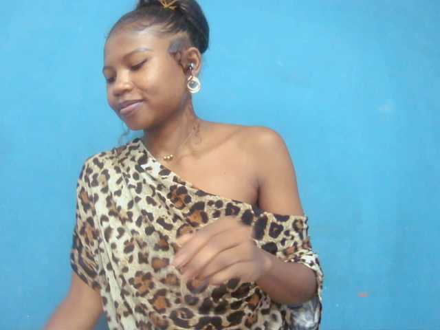 Sylvia6 live cam on BongaCams