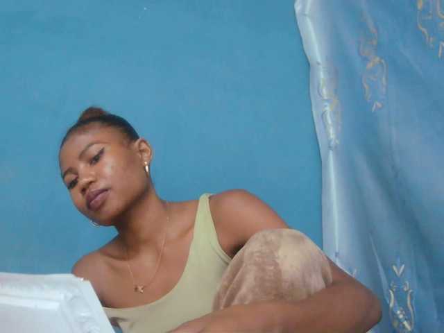 Sylvia6 live webcam show