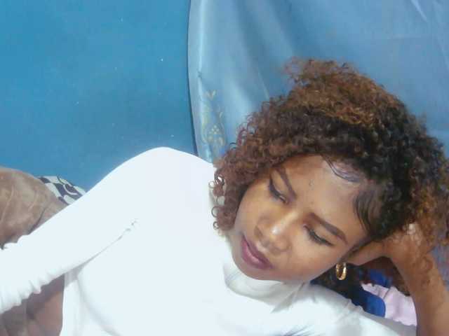 Sylvia6 live webcam show