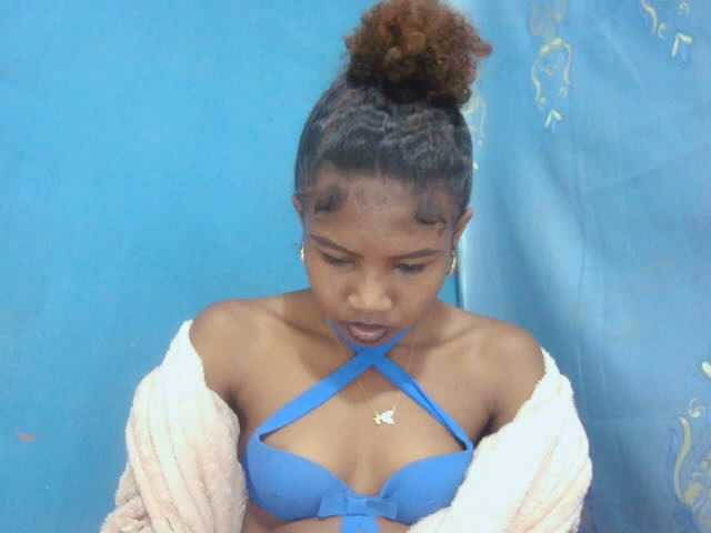 Sylvia6 live cam on UnifiedCams