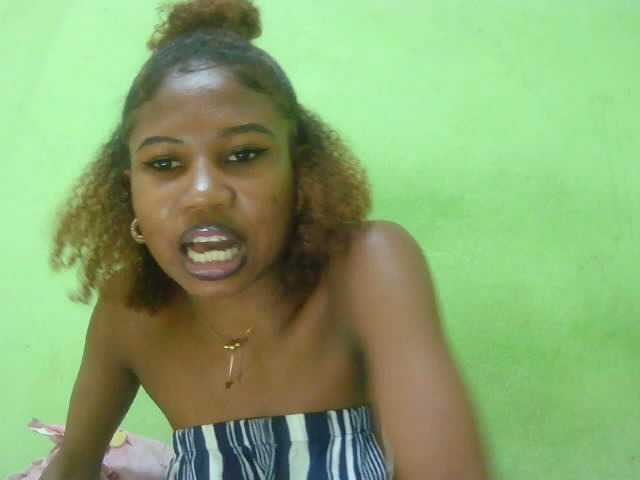 le modèle Sylvia6 est en webcam porno dans un show sur le site bongacams, il possède les tags suivants: Ebony,Brunette,Shaved