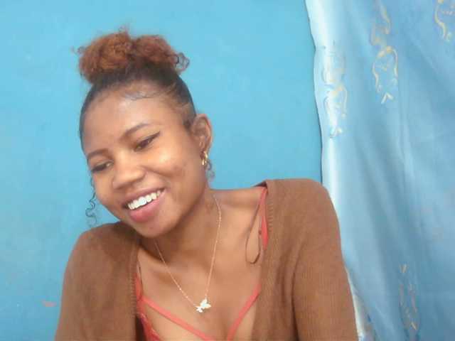 Sylvia6 live cam on UnifiedCams
