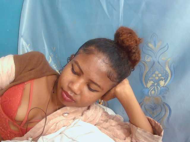 Sylvia6 live cam on UnifiedCams