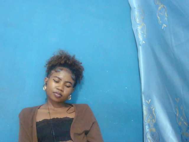 Sylvia6 live cam on UnifiedCams