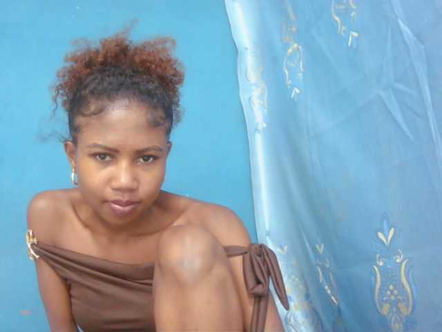 Sylvia6 live cam on UnifiedCams