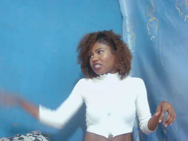 Sylvia6 live webcam show
