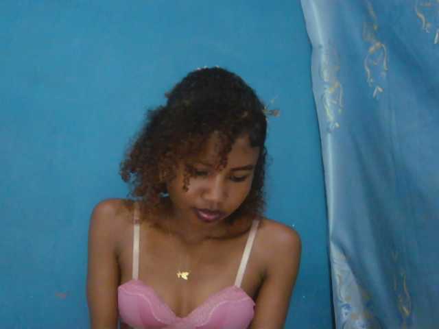 Sylvia6 live cam on UnifiedCams