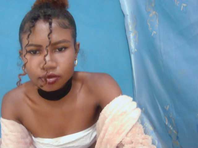 Sylvia6 live cam on UnifiedCams
