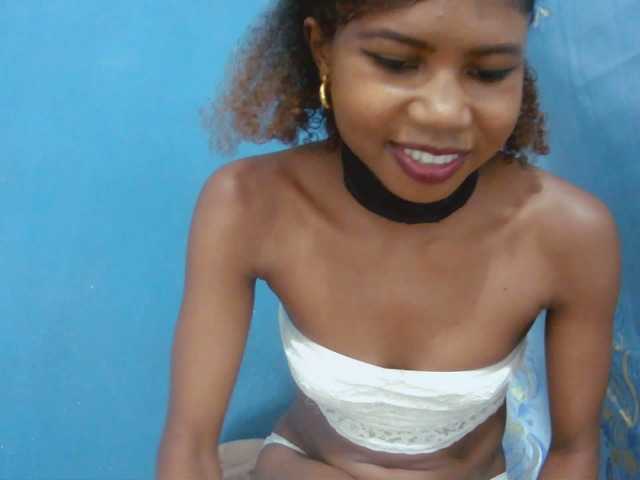 Sylvia6 live cam on UnifiedCams