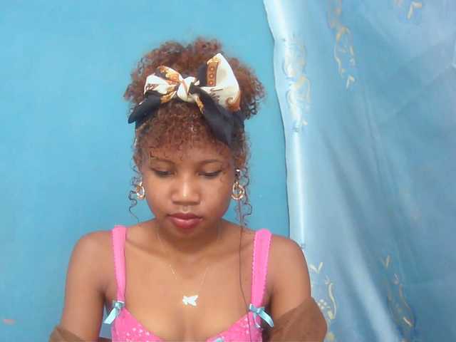 Sylvia6 live cam on UnifiedCams