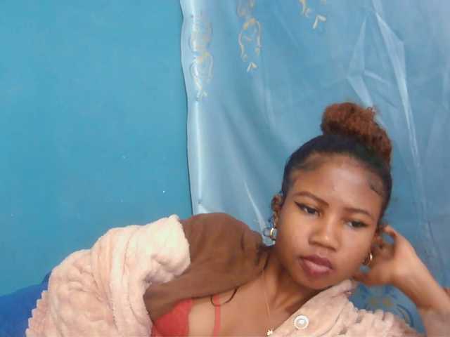 Sylvia6 live cam on UnifiedCams