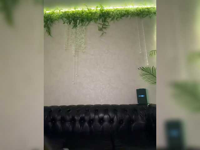 Miss-di live webcam show
