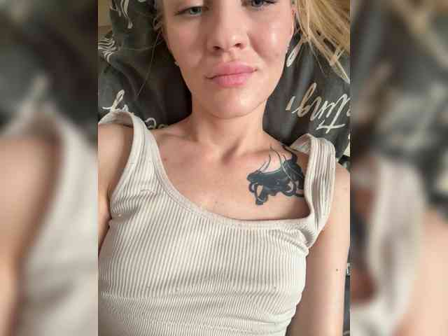 DreamGirl777 webcam