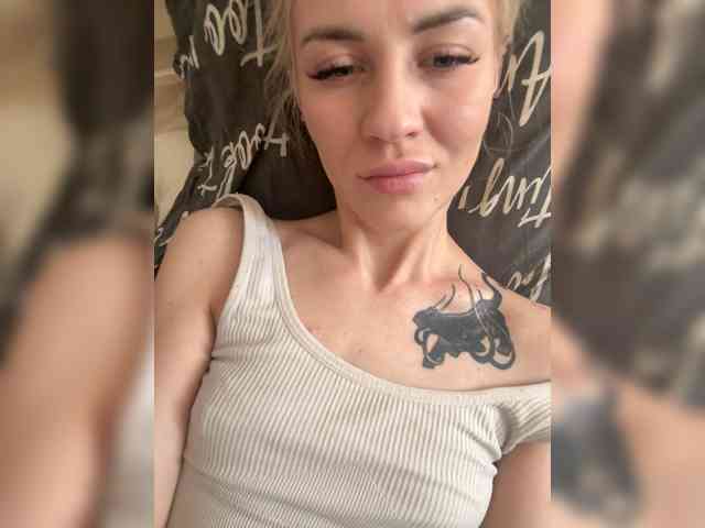DreamGirl777 webcam