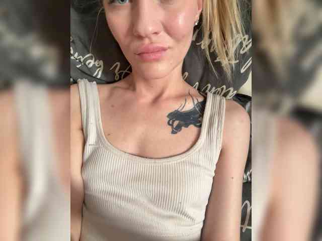 DreamGirl777 webcam