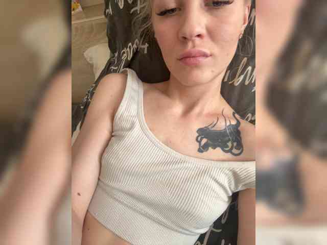 DreamGirl777 webcam