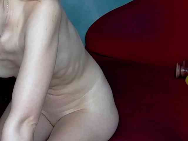 Model: brunettedaisy