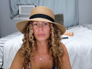 KatieCoxxWell