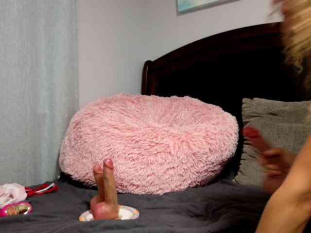 KatieCoxxWell webcam