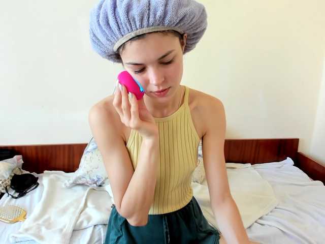 Honeykrisspussy live cam on BongaCams