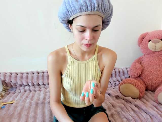 Honeykrisspussy live cam on BongaCams