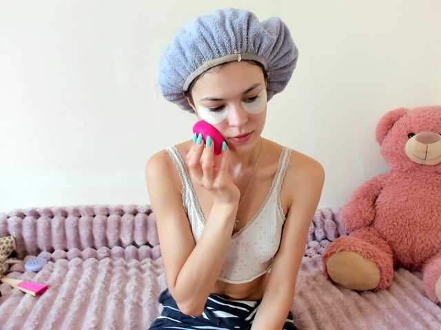 Honeykrisspussy live cam on BongaCams