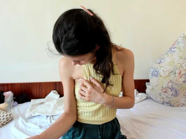 Honeykrisspussy live cam on BongaCams