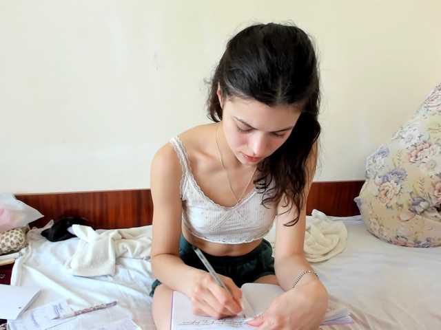 Honeykrisspussy live cam on BongaCams