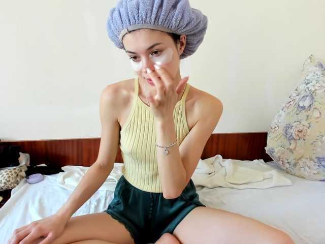 Honeykrisspussy live cam on BongaCams