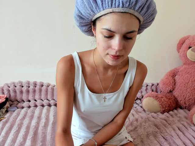 Honeykrisspussy live cam on BongaCams