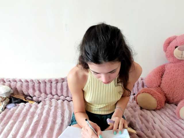 Honeykrisspussy live cam on BongaCams
